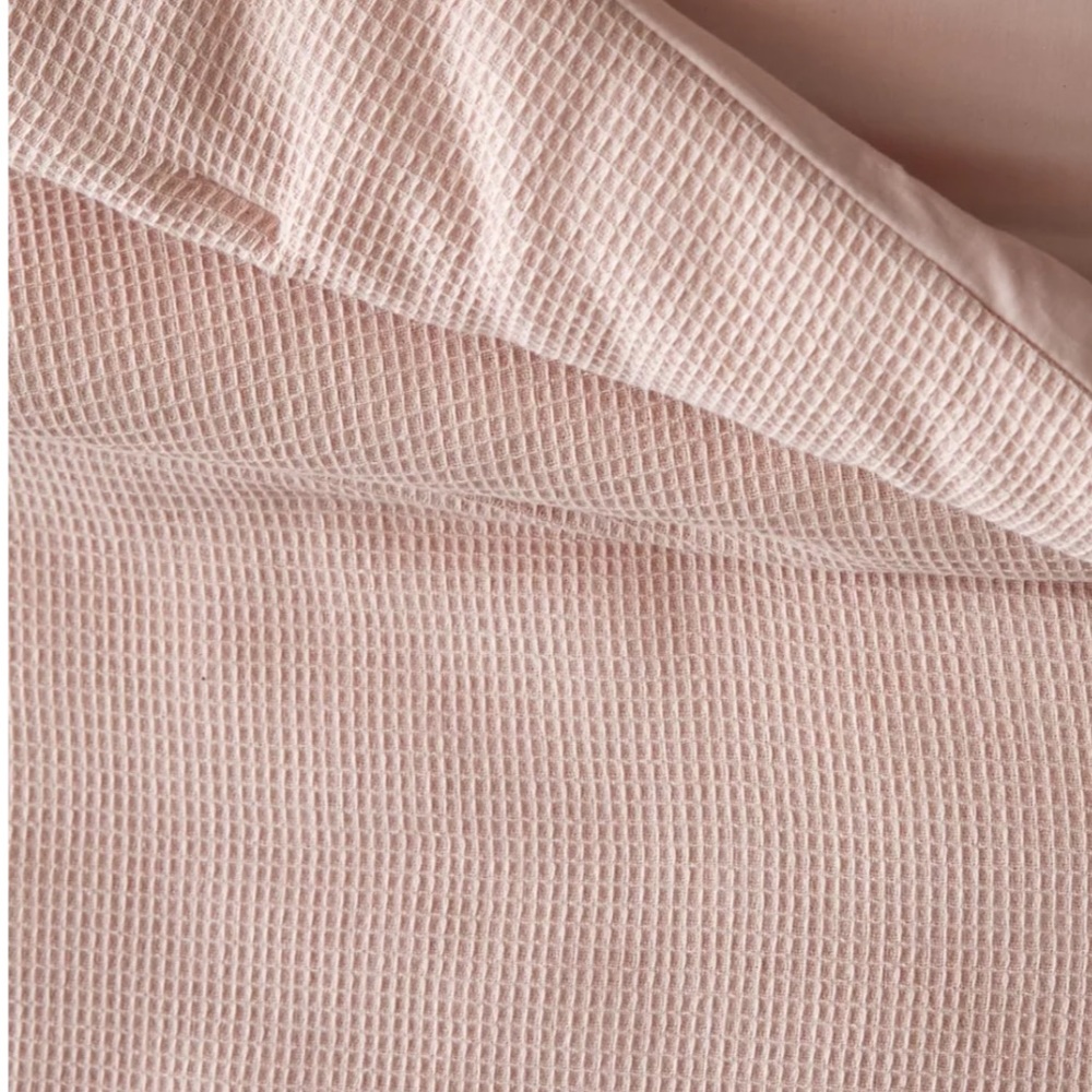 Urban Outfitters Waffle Queen Pink Comfy Cozy Thick Beautiful Comforter - Picture 3 of 6